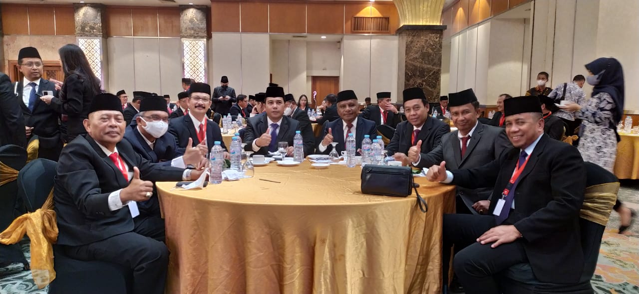 Kakanwil_Kemenkumham_Jambi_Tholib_dan_Kadivyankumham_Toman_dilantik_sebagai_Anggota_MKN_Periode_Tahun_2022-2025_8.jpg