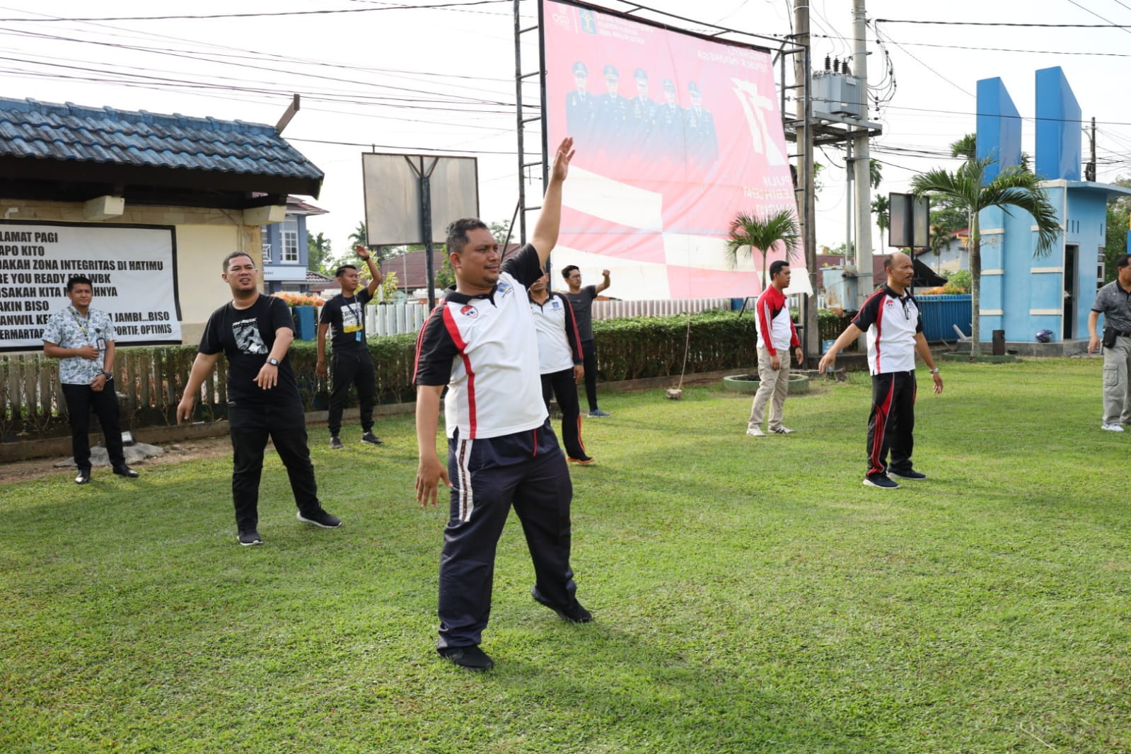 Senam_Aerobik_Bersama_Seluruh_Pegawai_Kanwil_Kemenkumham_JambiSenam_Aerobik_Bersama_Seluruh_Pegawai_Kanwil_Kemenkumham_Jambi_5.jpeg