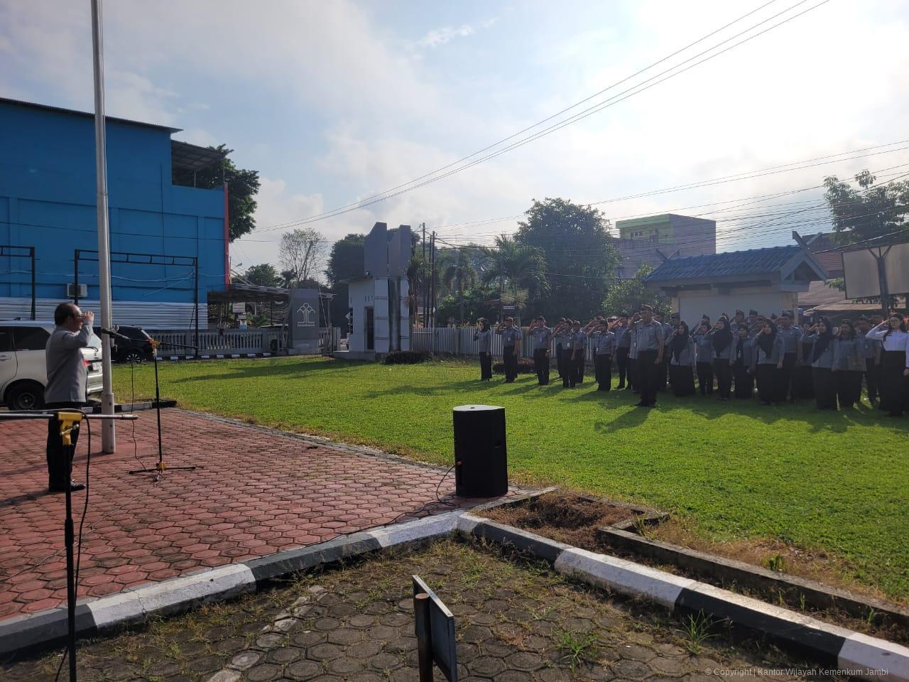 apel_pegawai_teladan_devi_1.jpeg