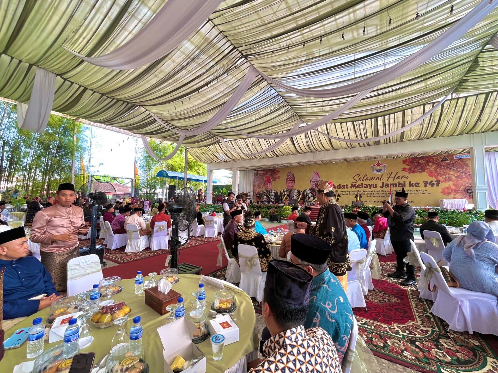 hari_adat_melayu_jambi_747_7.jpeg