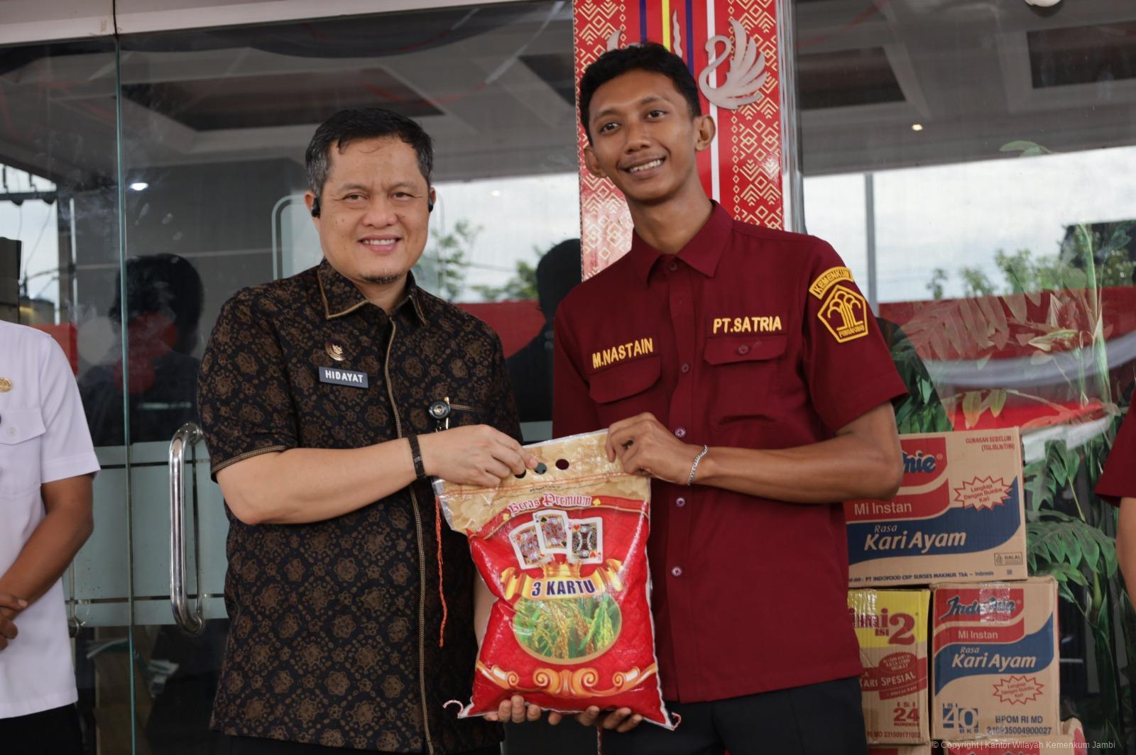pembagian_sembako_4.jpeg