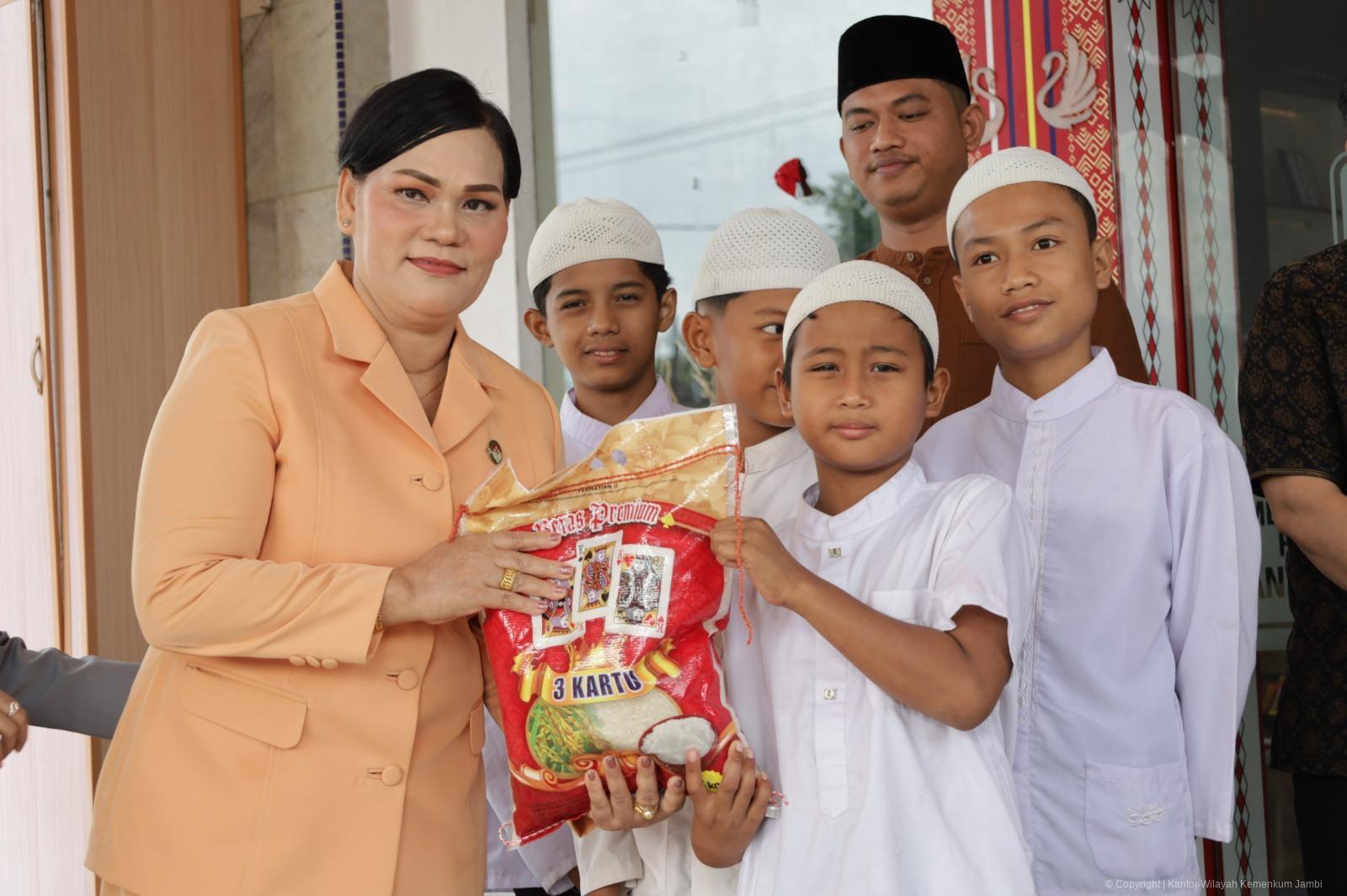 pembagian_sembako_8.jpeg