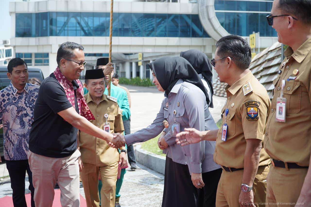 penyambutan_menteri_hukum_ri_2.jpg