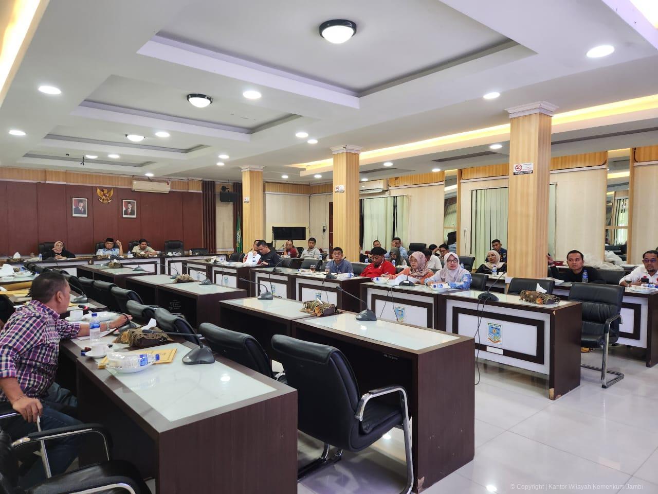rapat_dprd_01082025_2.jpeg