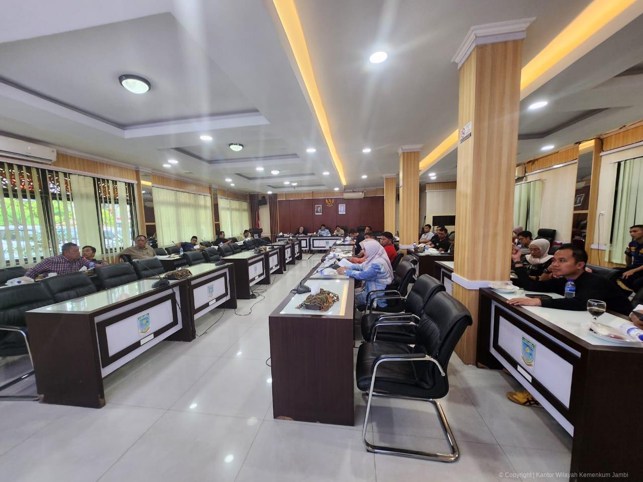 rapat_dprd_01082025_3.jpeg