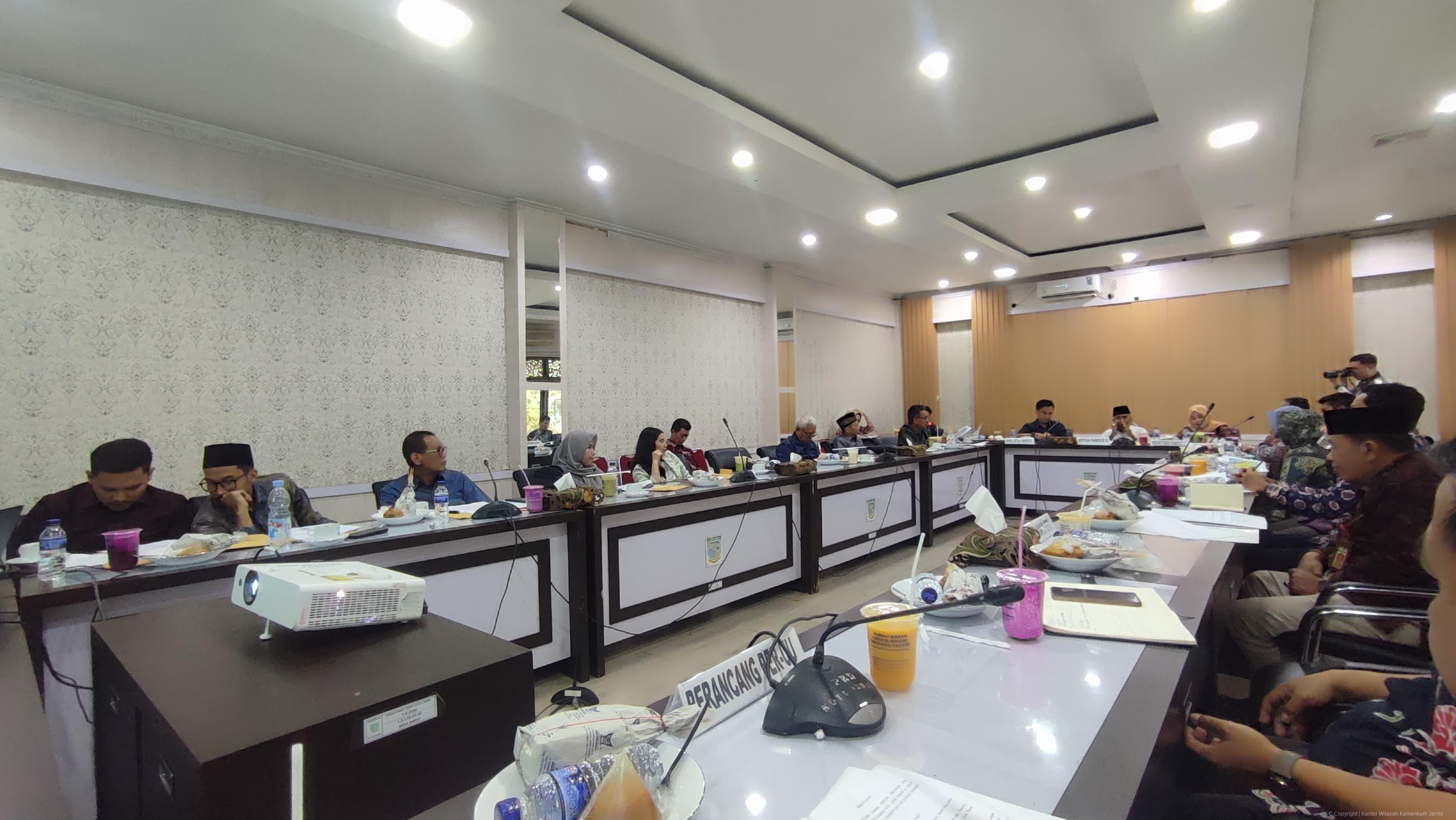 rapat_dprd_01082025_7.jpeg