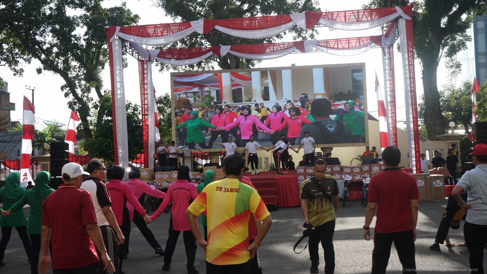 senam_bersama_polda_2.jpeg